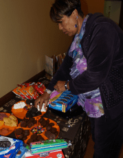 nicolesmomarrangingsnacks